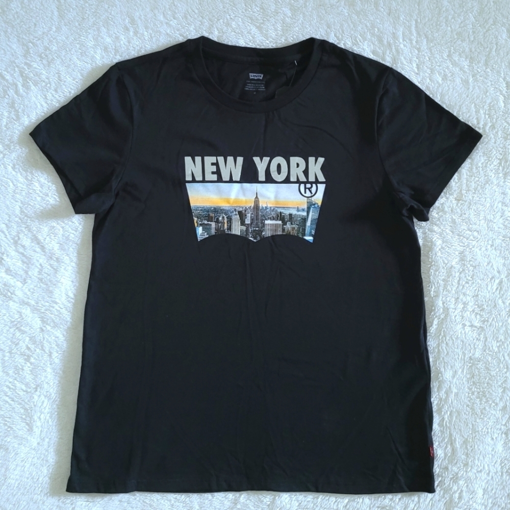 Levi's New York🗽Graphic Logo Tee👕 - NWT